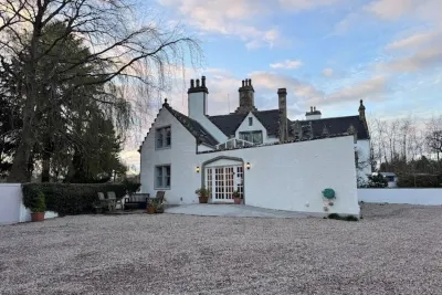 19th century disability accessible 5-bedroom villa free private secluded parking Hotels in 