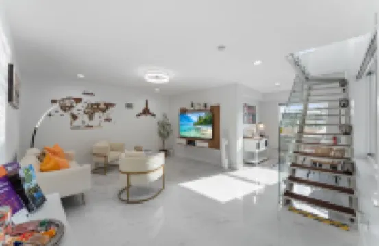 Cozy, Centric, Private & Spacious 1/1 Guest House w/ AC & WiFi in Miami Springs