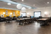 Travelodge by Wyndham Grande Prairie