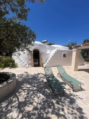 Trullo 4 km from Ostuni with parking space and garden for exclusive use