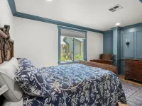 The Williams - luxe 2-bedroom cottage w/onsite parking in downtown Jacksonville Hotels in Jacksonville