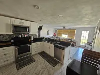 4-bedroom house in charming Englewood with WiFi, AC. Relax and unwind