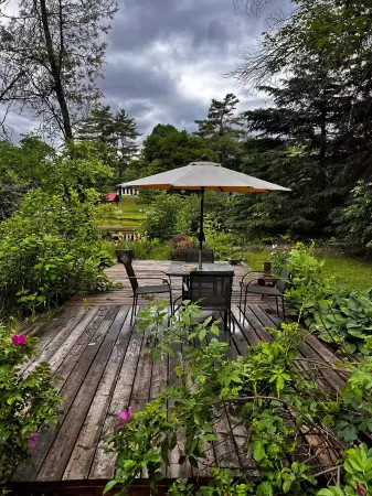 Riverside suite on York River in town free parking Отели в г. Банкрофт