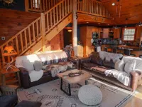 COZY Cabin with Hot Tub - Near all in Hocking Hills Hotels in Hocking County