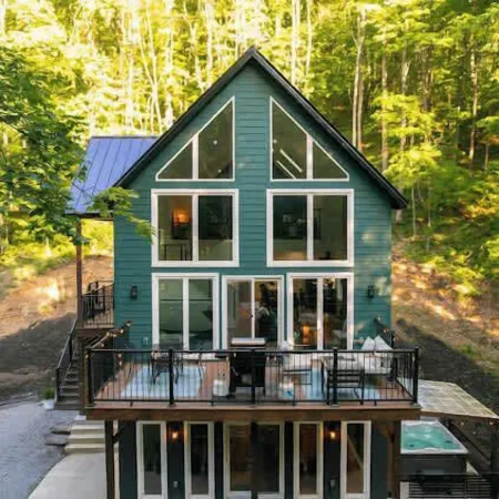 The Greenhouse with Indoor Slide close to Hocking Hills Отели в г. Хокинг