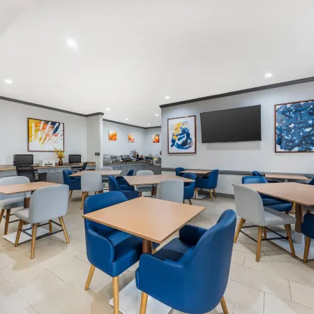 Comfort Inn & Suites