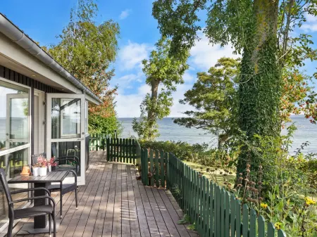 "Harthwik" - 10m from the sea Отели в г. Skarup Fyn