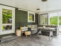 "Araminta" - 800m from the sea