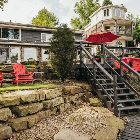 Slice of Heaven Lake Front Cottage with Hottub, Fire Pit, Kayaks & Dog Friendly!