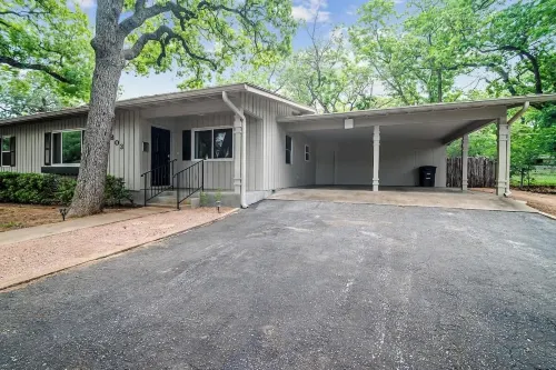 Backyard Oasis w/Pool, Hot-Tub, Grill & Fire Pit!