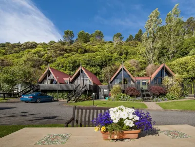 Coastal Motor Lodge Hotel dekat Pepper Tree Nursery