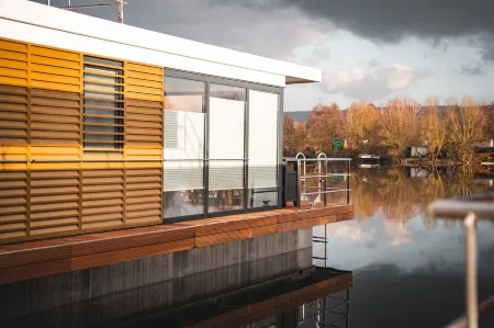 Schönes Hausboot in Höxter Отели в г. Хёкстер