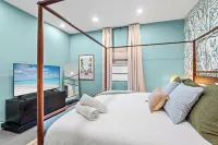 CowboyPool, MiniGolf, Arcade, Firepit, PingPong! Hallandale Beach Gem - 4-Star