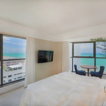 HY Beach Flats - International