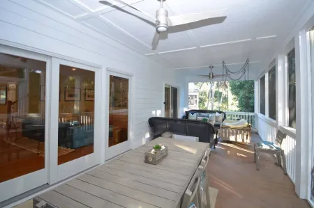 Island Time - Pet Friendly and Minutes From Beach