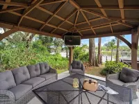 Beautiful Waterfront Home on the Alafia River Hotels in Riverview