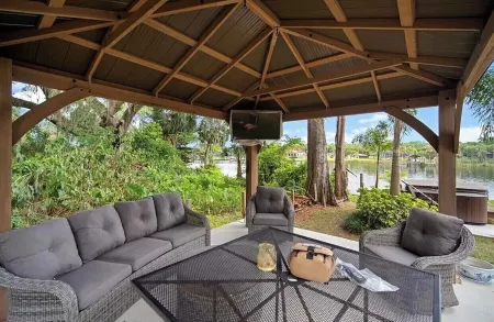 Beautiful Waterfront Home on the Alafia River