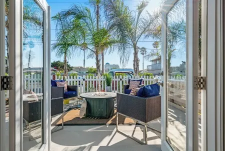 "SAND BAR" HOUSE! King Bed 100 Steps to Ocean! Отели рядом с достопримечательностью «City of Oceanside»