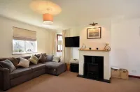 Family friendly house 200m from the sea. Hoteles en The Havens