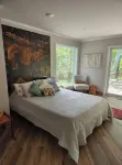 Hidden Hemlock Retreat Sauna, Spa Tub, Fireplace, 500M Wi-fi, L2+ EV Charger