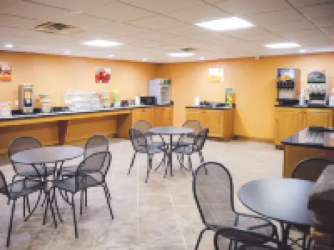 埃姆斯會議中心近 ISU 校園凱藝套房酒店 埃姆斯酒店