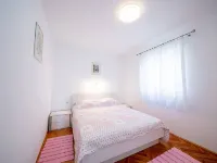 Apartments Magdalena - Standard Apartment with Terrace and Sea View (A2) - Bintang 2