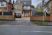 Apartment - Sleeps 2 - Parking - Wi-Fi Hotels in 