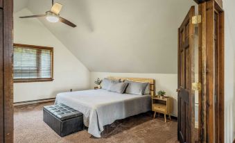 Sky View Chalet by AvantStay Stunning Interior Spacious Deck Hot Tub View