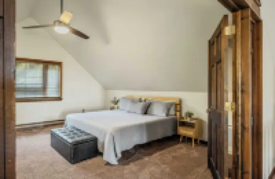 Sky View Chalet by AvantStay Stunning Interior Spacious Deck Hot Tub View
