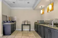 舒適飯店-克蘭伯裡鎮遊樂園 - 早餐