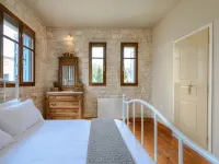 Villa in Spili with Mountain Views & Pool -  Ferienhäuser