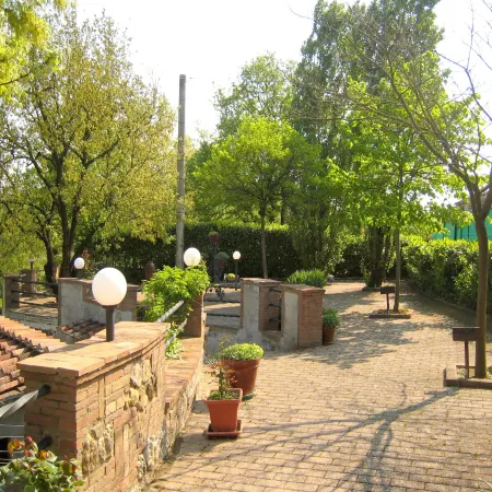 Tuscan Charm: Frassini Cottage