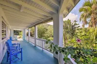St Croix Home w/ Caribbean Views - 1 Mi to Beach - 3-stjärniga