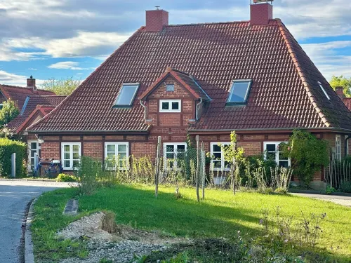 Romantic half-timbered apartment with fireplace Hotels in Schashagen