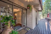 Hot Tub, Game Room & Sauna: Ruidoso Hideaway! - bar