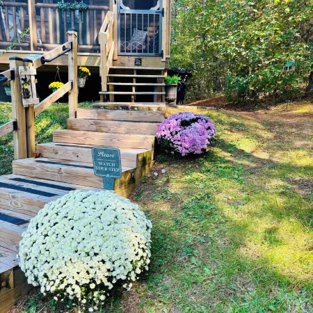 Falcons Nest cabin with AC and WiFi in enchanting Calhoun TN