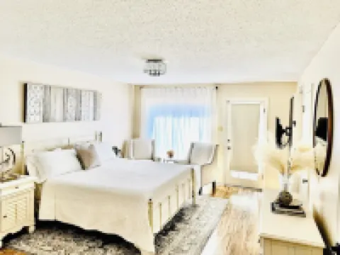 Gorgeous Golf Course View from the Signature Hole #12 at Colonial Country Club. Hotels in Cordova