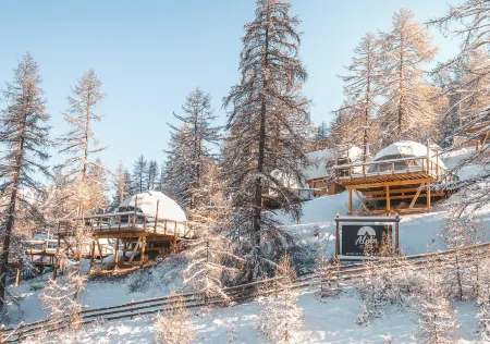 Alpin d'Hôme Hôtel & Spa Отели рядом с достопримечательностью «Couvent Saint Jean de Matha»