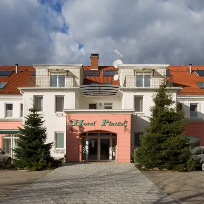 Platan Hotel Отели рядом с достопримечательностью «Стадион «Надьердеи»»