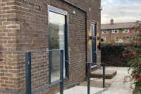 2 Bed Apartment Sleeps 3 -Smart Tv -Private Garden