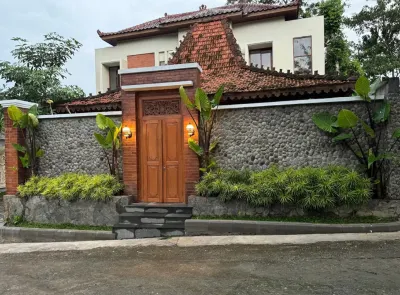 Gee Villas Yogyakarta Hotels in Balecatur