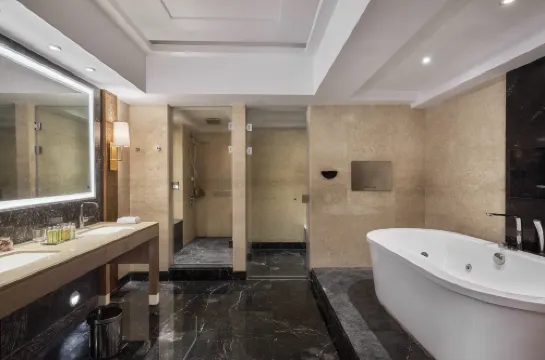 Ramses Hilton Photos