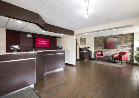 Red Roof Inn Chicago-O'Hare Airport/ Arlington Hts Отели рядом с достопримечательностью «Парк Мажевски Метро»