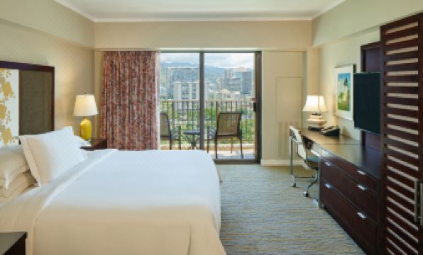 Luxury Suite with Ocean View in Waikiki, Free Parking! - Housity