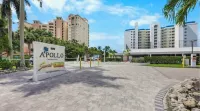 Escape the Cold! Beachfront Newly Remodeled 7th Floor Apollo Condo Ocean View