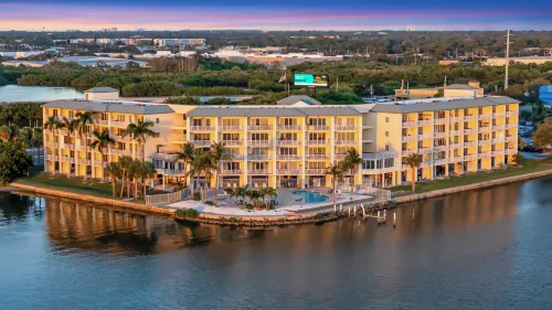 Bayview Balcony Condo, Hot tub & pool & Rum Bar! Hotels in Bay Pines