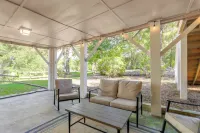 Walk to Beach & Family Fun! Emerald Isle Home - parking