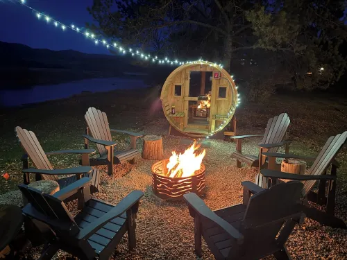Cozy River Side Home, Barrel Sauna, Wood Burning Stove and Fire Pit