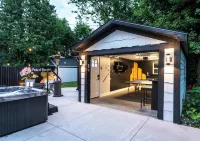 Gatsby Theme Near Downtown w Game Room, EV Charger Hotels in Lake Geneva