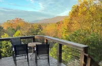 Mystic Pines log home in Shenandoah with hot tub and spectacular views!